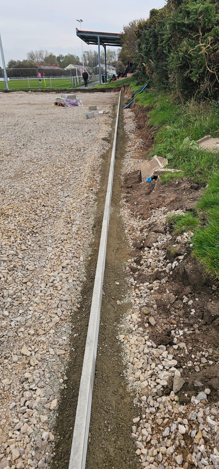 Precast concrete kerb line bedded along the perimeter edge